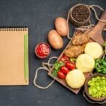 Low-carb diet with fresh vegetables and proteins.