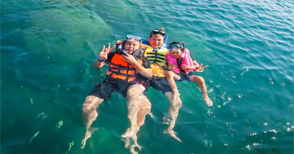 6 Safety Tips for Next Family Snorkeling Trip