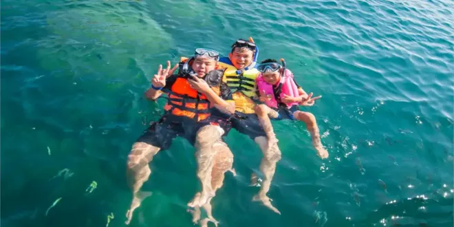 6 Safety Tips for Next Family Snorkeling Trip