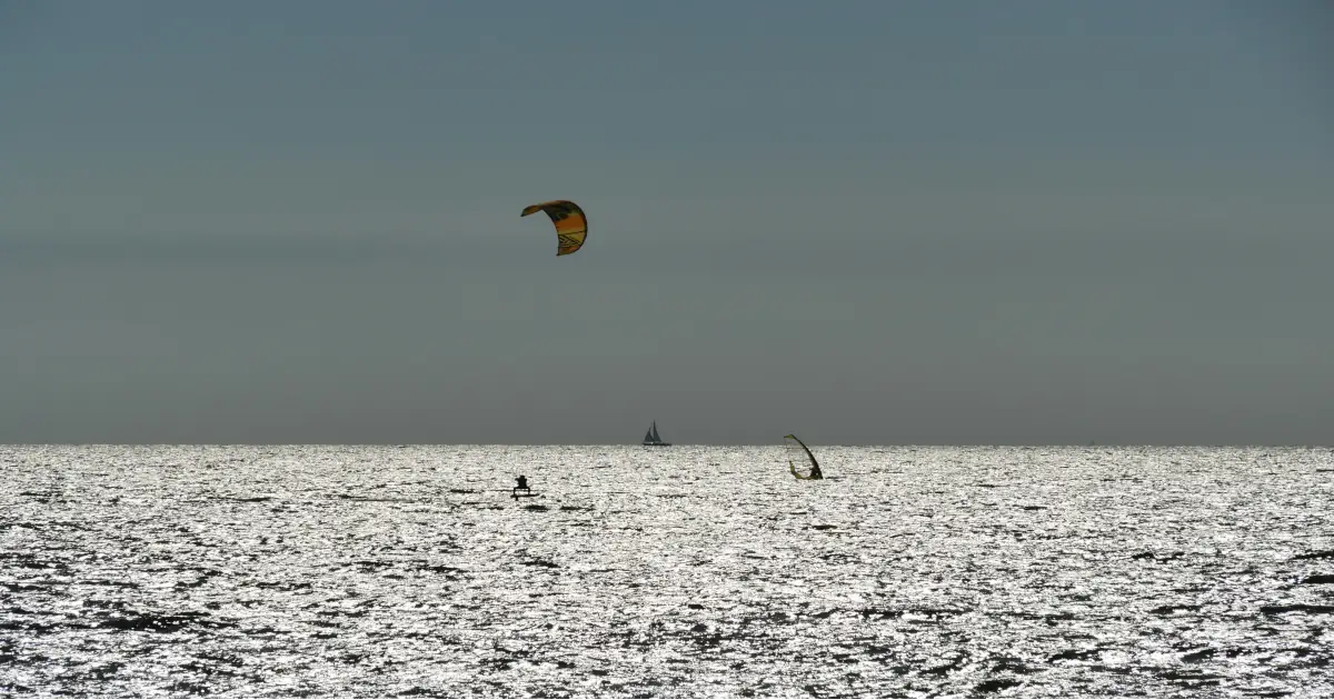 The Ultimate Guide to Sailboarding: Windsurfing Tips & Gear